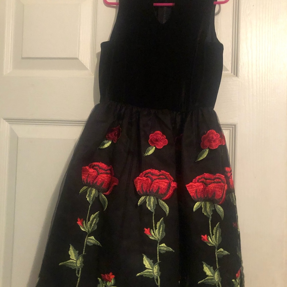 Beautiful holiday dress for girls size 8 years